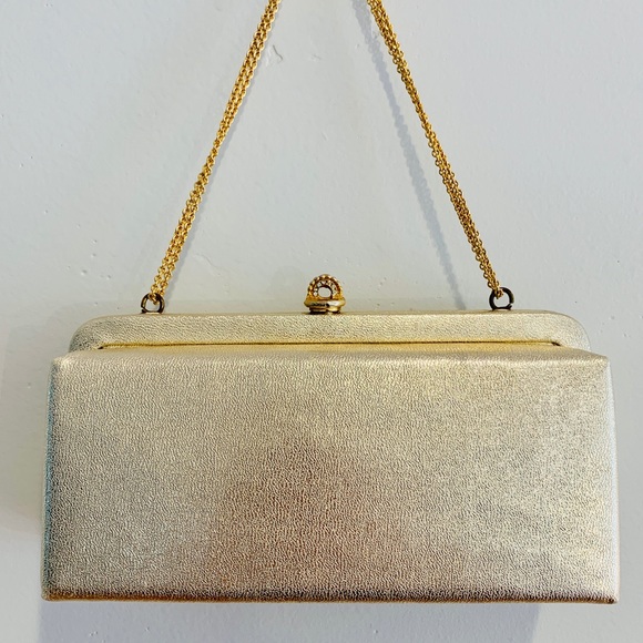 Vintage Handbags - Vintage Gold Box Purse Gold Chain Embellished Pull